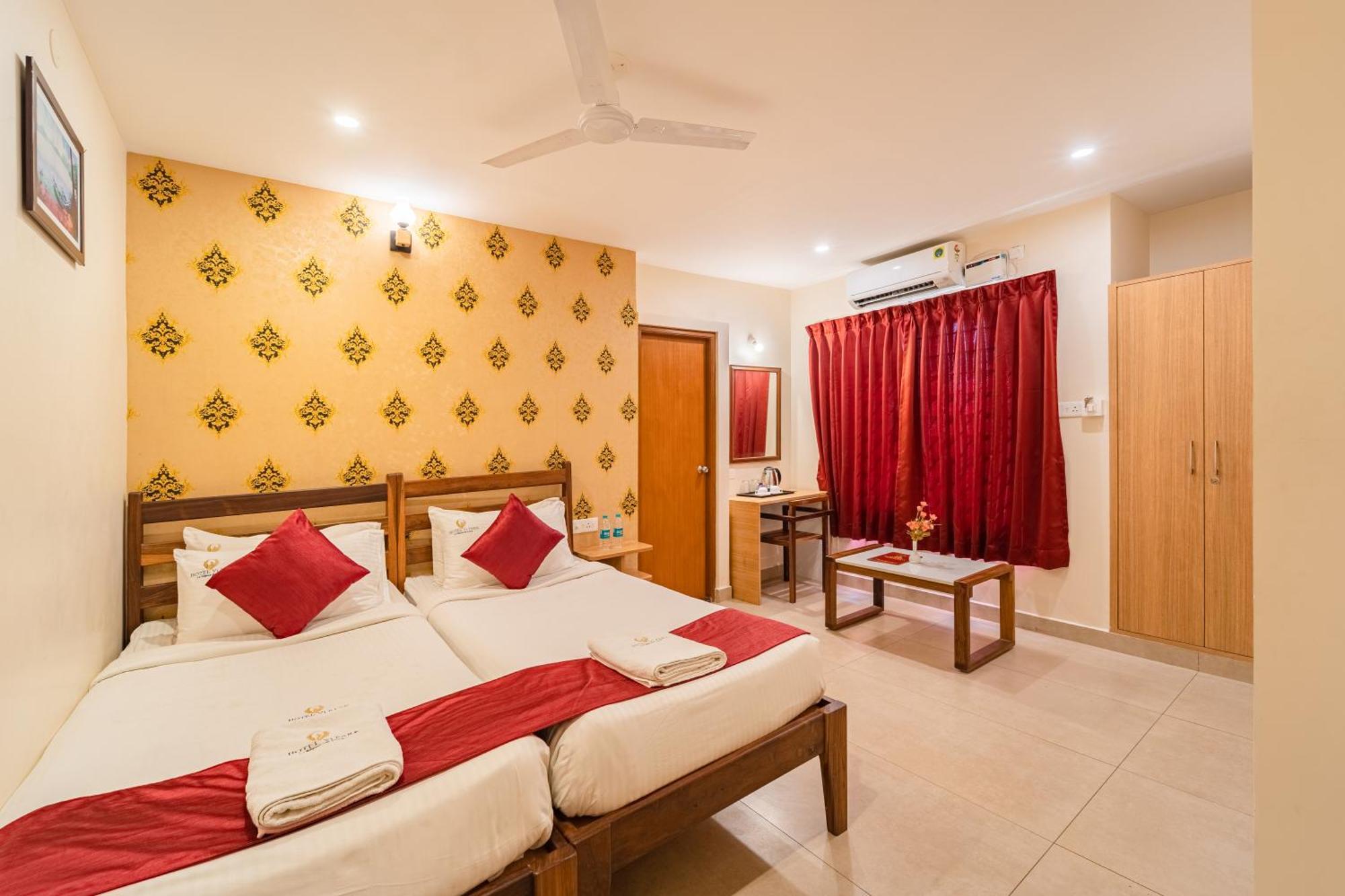 Hotel VI Park - City Centre Пондичери Екстериор снимка