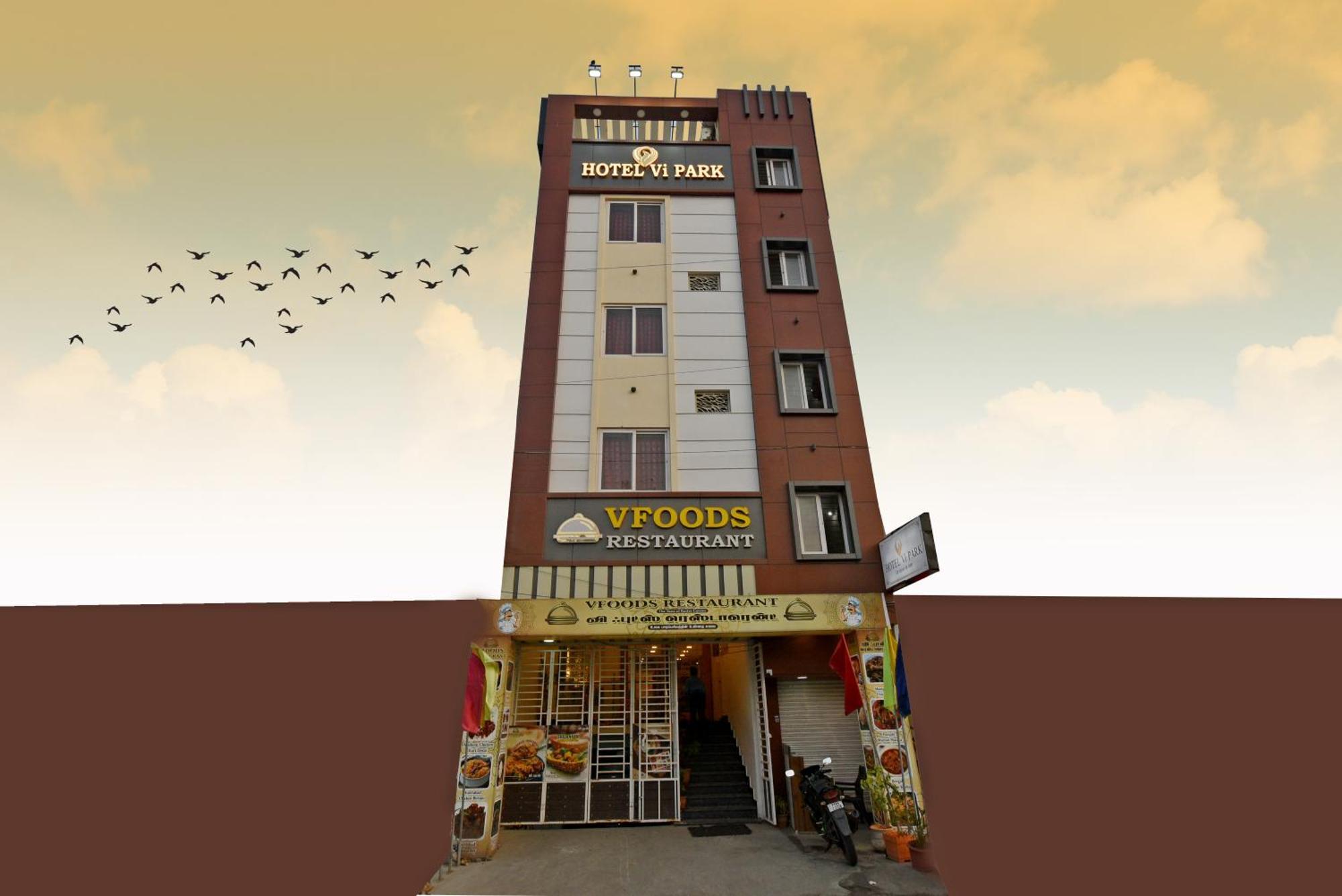Hotel VI Park - City Centre Пондичери Екстериор снимка