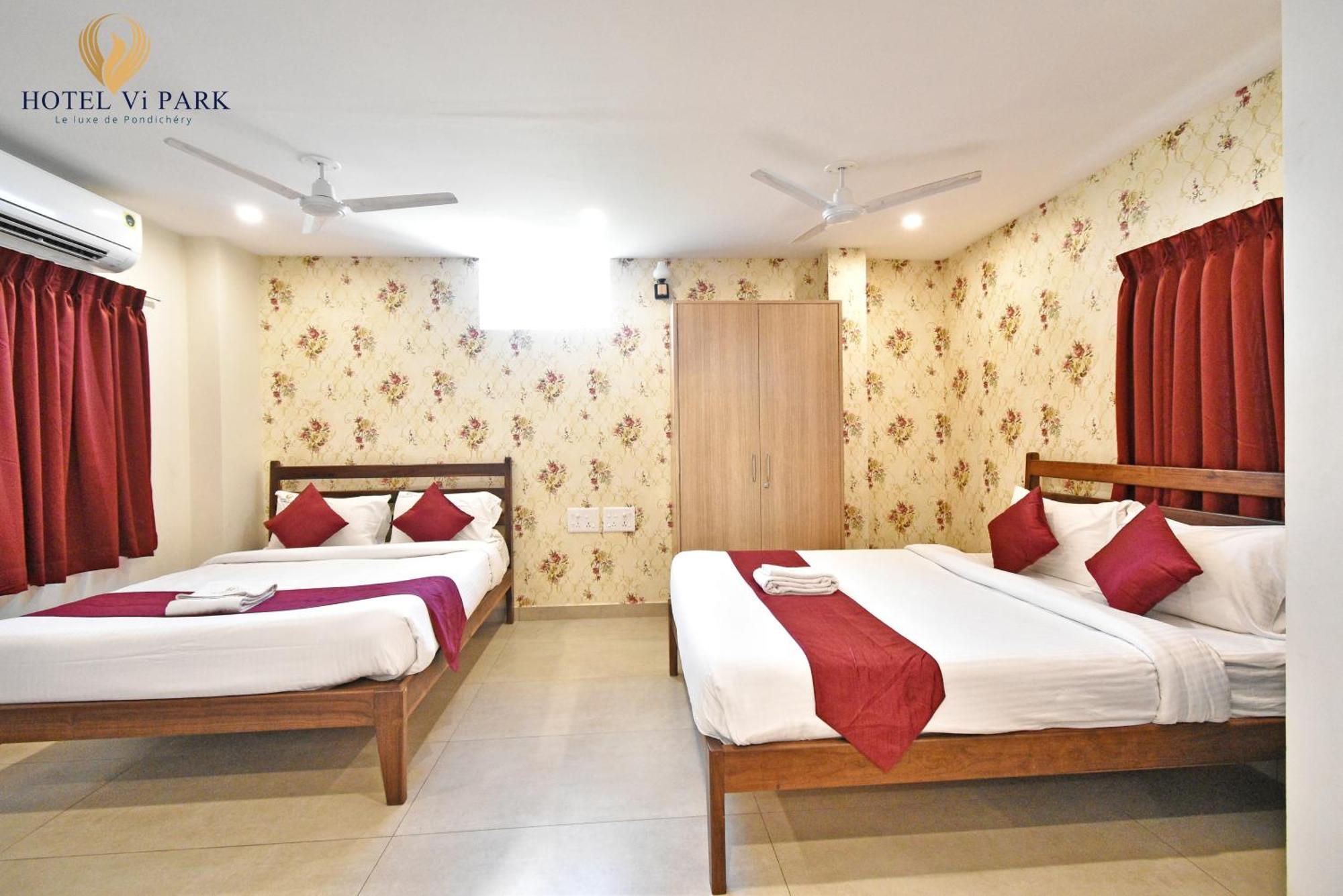 Hotel VI Park - City Centre Пондичери Екстериор снимка